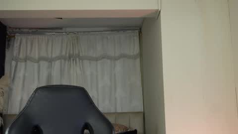 logan_varela online show from October 2025 11:24:01 PM