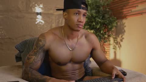 logan_varela online show from November 2025 06:18:02 PM