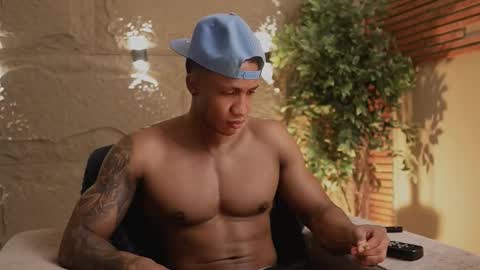 logan_varela online show from November 2025 12:44:02 PM