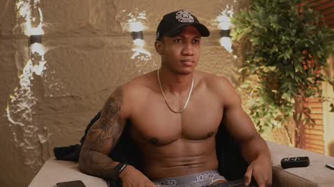 logan_varela online show from November 2025 12:24:02 AM