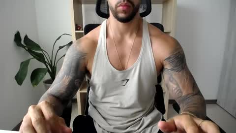 Logan Wolfp online show from May 2026 09:33:01 PM