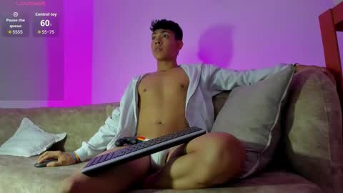 Snapshot of logantwink18 chatting on November 2025 07:21:01 PM logantwink18 online show from November 2025 07:21:01 PM