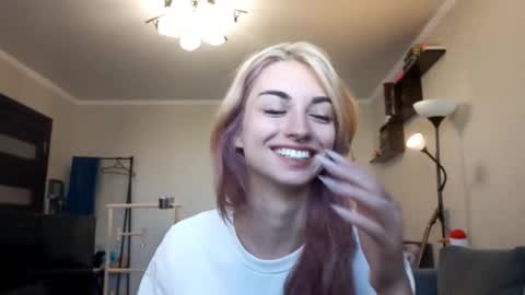 Amelia online show from September 2025 07:33:02 AM