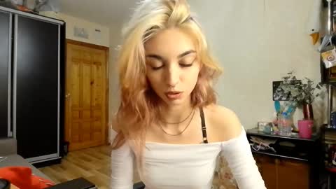 Amelia online show from October 2025 12:19:02 AM