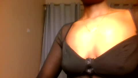 Snapshot of lola_allure chatting on May 2026 04:52:02 AM lola_allure online show from May 2026 04:52:02 AM