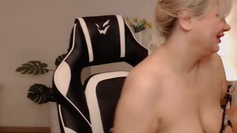Snapshot of lola_anderson chatting on March 2026 06:08:02 AM Lola online show from March 2026 06:08:02 AM