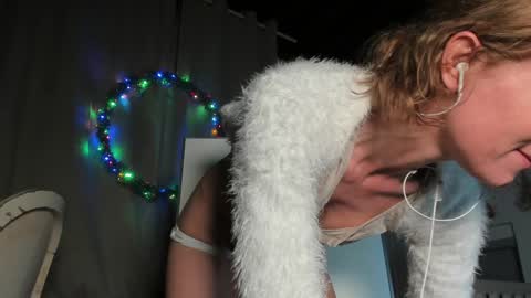 Snapshot of lola_belgium chatting on January 2025 05:23:01 PM lola_belgium online show from January 2025 05:23:01 PM