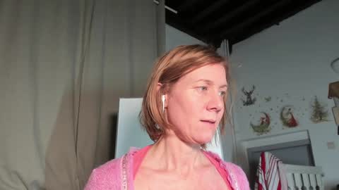 Snapshot of lola_belgium chatting on February 2025 08:35:02 PM lola_belgium online show from February 2025 08:35:02 PM