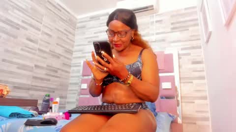 Lola online show from February 2025 02:21:01 PM