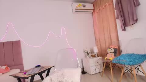lola_lustrum online show from April 2026 01:31:02 PM
