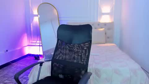 lola red online show from July 2026 07:39:01 PM