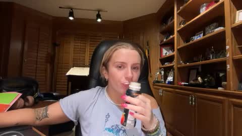 lolaa555 online show from May 2026 08:22:01 AM