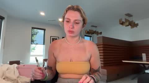lolaa555 online show from June 2026 12:57:02 AM