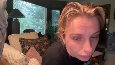 lolaa555 online show from June 2026 11:10:01 PM
