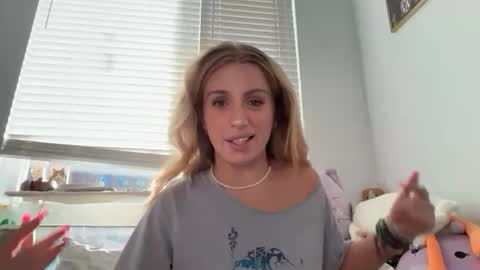 lolaa555 online show from June 2026 01:28:02 AM