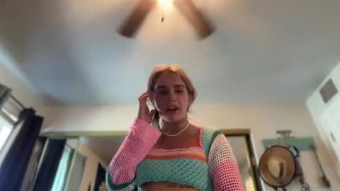lolaa555 online show from June 2026 03:25:01 PM