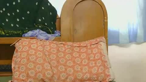 lolaa online show from September 2025 04:50:01 AM