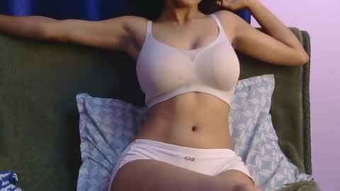 lolaa online show from May 2026 01:17:02 PM
