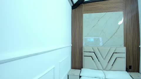 Lola Angel online show from September 2025 07:52:01 PM