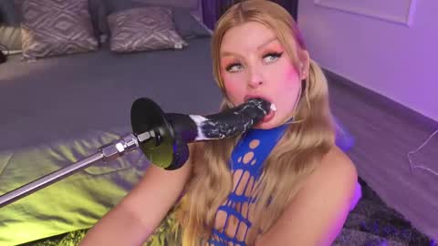 Lola Angel online show from May 2026 09:33:01 PM