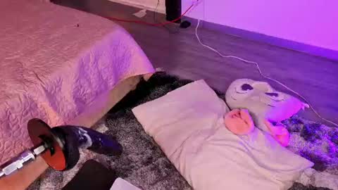 Lola Angel online show from June 2026 12:32:02 AM