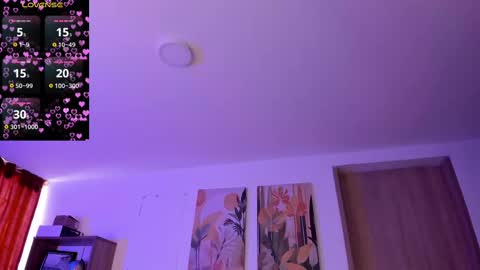 lolaasmith_21 online show from October 2025 08:39:02 PM