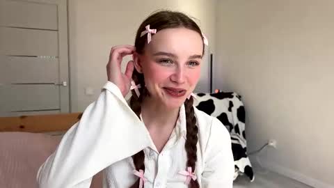 lolaatate online show from March 2026 12:31:01 PM