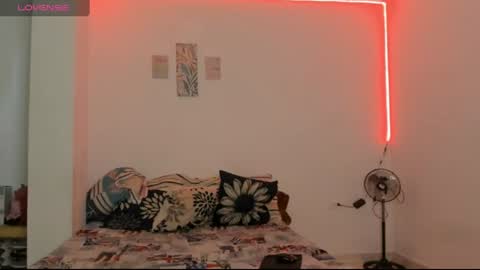 Lola  help me get to 100 thumbs online show from June 2026 03:13:01 PM