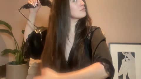 Snapshot of loladom chatting on October 2025 05:25:02 PM Frt Pr1ncess online show from October 2025 05:25:02 PM