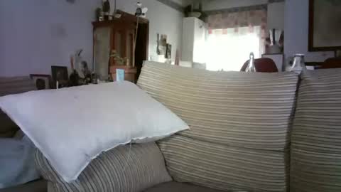 Snapshot of lolahueso chatting on December 2025 09:36:02 AM LOLA HUESO y ERIC online show from December 2025 09:36:02 AM