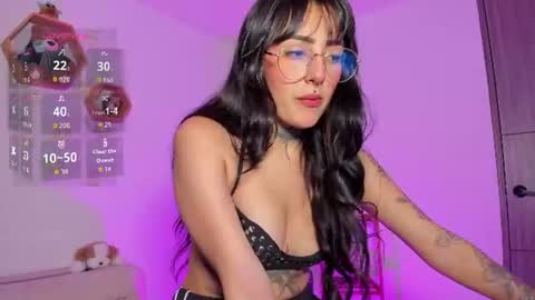Snapshot of lolaleah_ chatting on June 2026 11:28:01 PM Lola online show from June 2026 11:28:01 PM