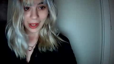 Lola Lixx online show from April 2026 05:10:01 PM