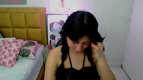 Snapshot of lolamaxi chatting on January 2025 03:01:01 AM LOLA online show from January 2025 03:01:01 AM