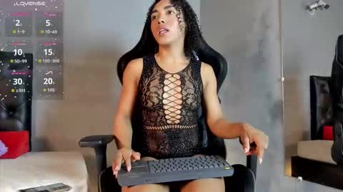 lolareyes1 online show from December 2025 01:07:01 PM