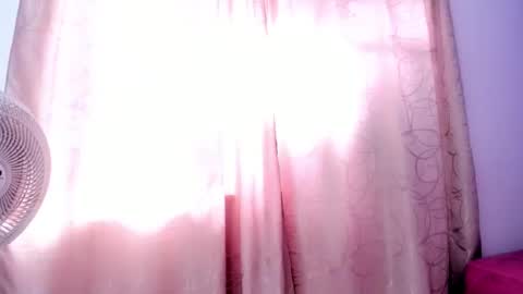 lolasweett_ online show from November 2025 01:43:01 PM