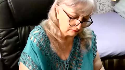 LolkaAlyss online show from November 2025 07:15:02 PM