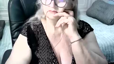 LolkaAlyss online show from April 2026 07:27:02 PM