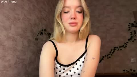 Mia online show from June 2026 04:49:01 AM
