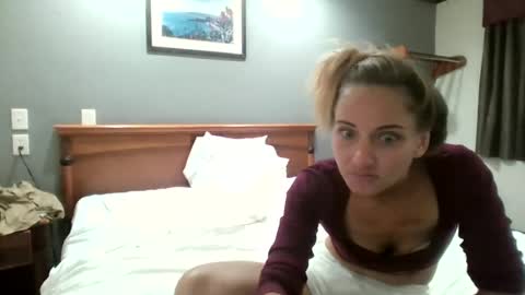 lollyp0ps online show from June 2026 03:19:02 AM
