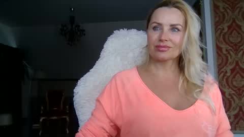 Snapshot of lollyta2023 chatting on December 2024 11:49:01 AM Roxy online show from December 2024 11:49:01 AM