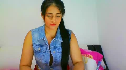Snapshot of lomaslindosoyyo chatting on January 2025 12:01:01 AM estehfania online show from January 2025 12:01:01 AM