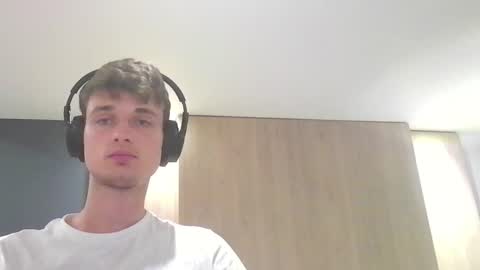 london_tomy online show from September 2025 04:34:02 AM