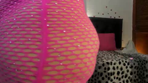 Jennifer  online show from November 2025 06:07:01 PM