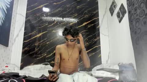 Snapshot of lonjitas_twink_hot chatting on May 2026 03:41:01 PM lonjitas_twink_hot online show from May 2026 03:41:01 PM