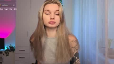 Snapshot of lookluna chatting on March 2026 06:19:01 AM Luna online show from March 2026 06:19:01 AM