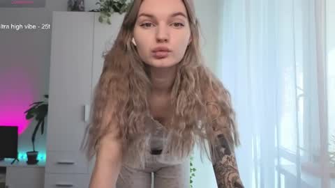 Snapshot of lookluna chatting on April 2026 12:32:01 PM Luna online show from April 2026 12:32:01 PM