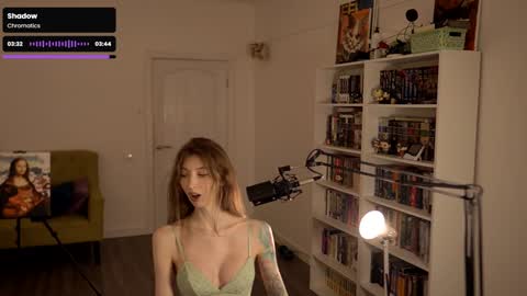 Snapshot of loony_moony chatting on October 2025 10:02:01 AM loony_moony online show from October 2025 10:02:01 AM