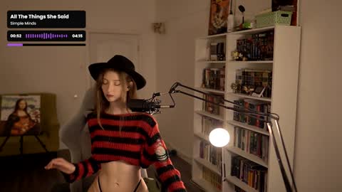 Snapshot of loony_moony chatting on November 2025 11:01:02 AM loony_moony online show from November 2025 11:01:02 AM