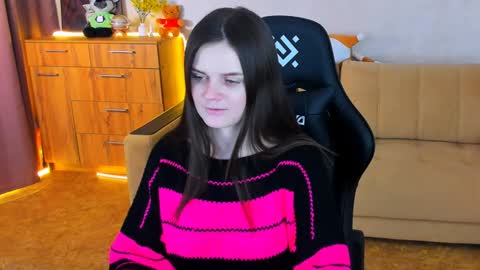 Snapshot of lora_cain chatting on December 2024 03:44:01 PM Lora Cain online show from December 2024 03:44:01 PM