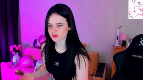 Snapshot of lora_cain chatting on February 2025 05:24:01 PM Lora Cain online show from February 2025 05:24:01 PM